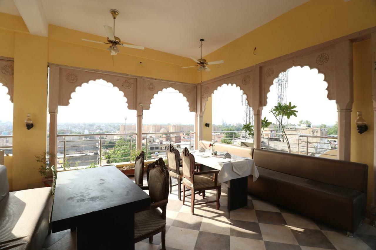Juststay Mumtaz Mahal 3*
